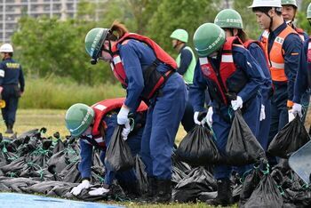 「積み土のう工法」の様子の画像